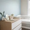 Flower temalı bebek anı kartı seti, bebek odasında şifonyer üstünde hello world ve 3 months kartları ayıcıklarla