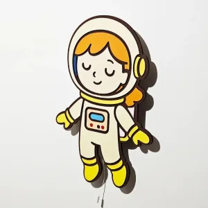 Kız Astronot lambanın yandan görünümü, ışığı kapalı; katmanlı kesim ve duvardan sarkan çekme ipi