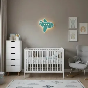 Renk seçenekli uçak ahşap gece lambası, bebek odasında beşiğin üstündeki duvarda ışığı açık turkuaz renkte